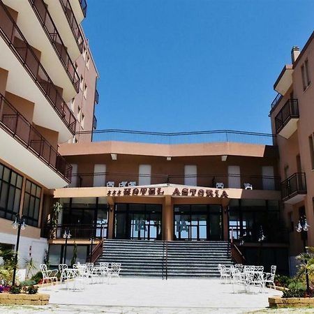 Astoria Hotel Pesaro Bagian luar foto