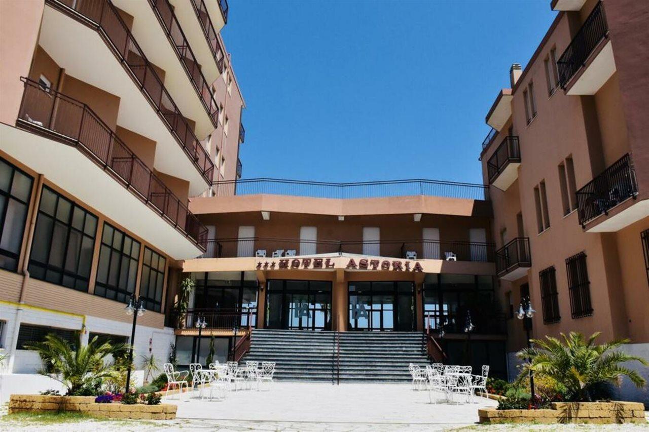 Astoria Hotel Pesaro Bagian luar foto