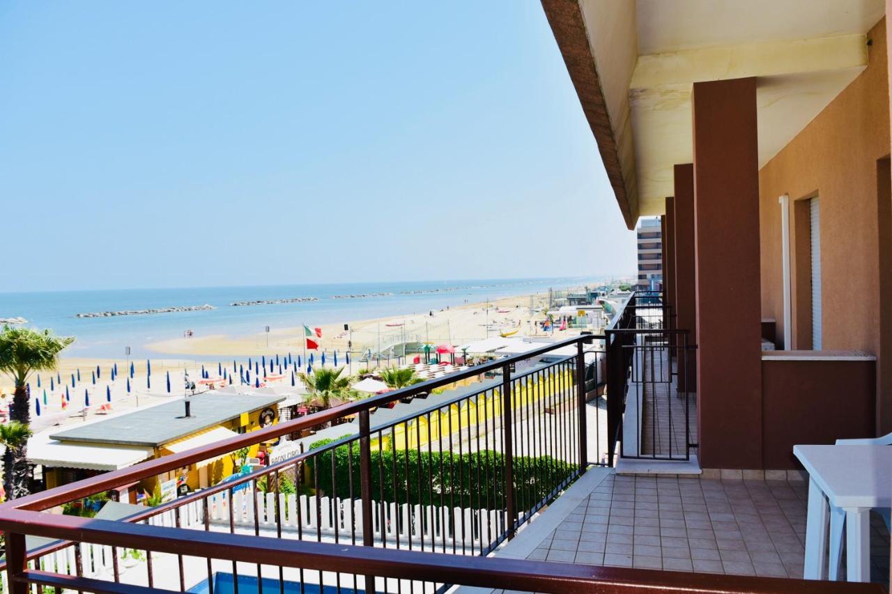 Astoria Hotel Pesaro Bagian luar foto