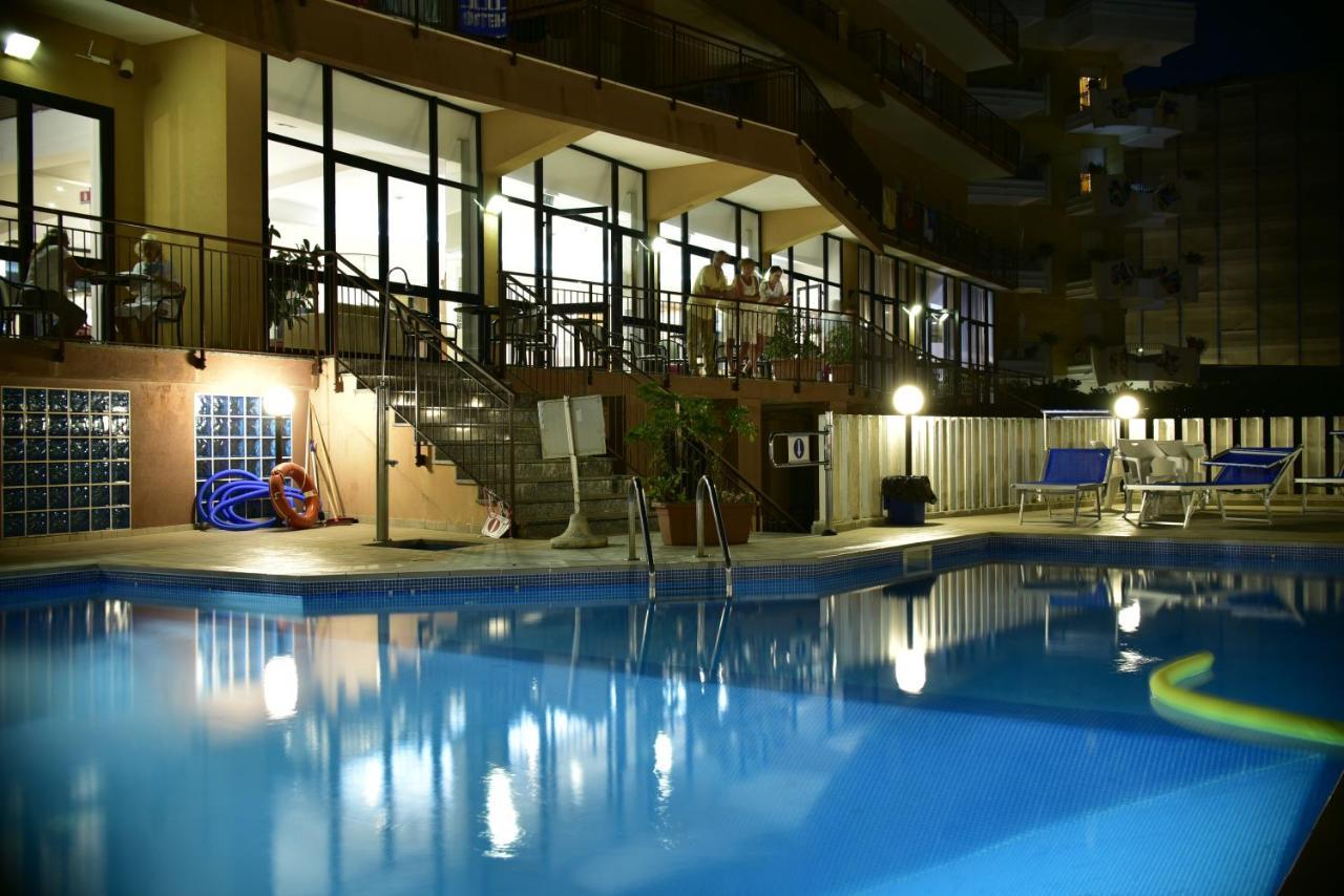Astoria Hotel Pesaro Bagian luar foto