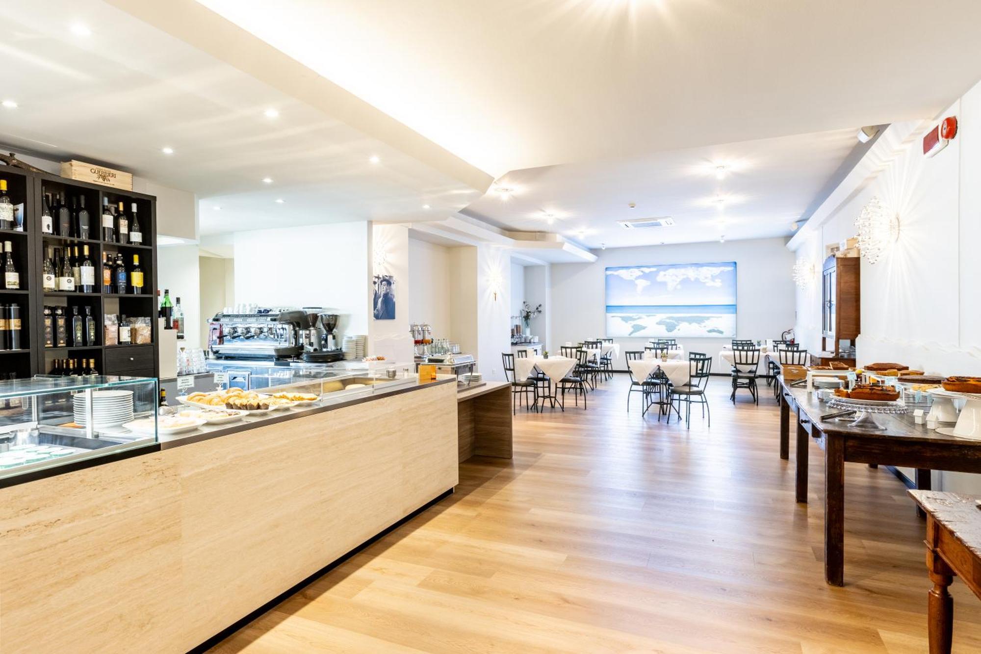 Astoria Hotel Pesaro Bagian luar foto