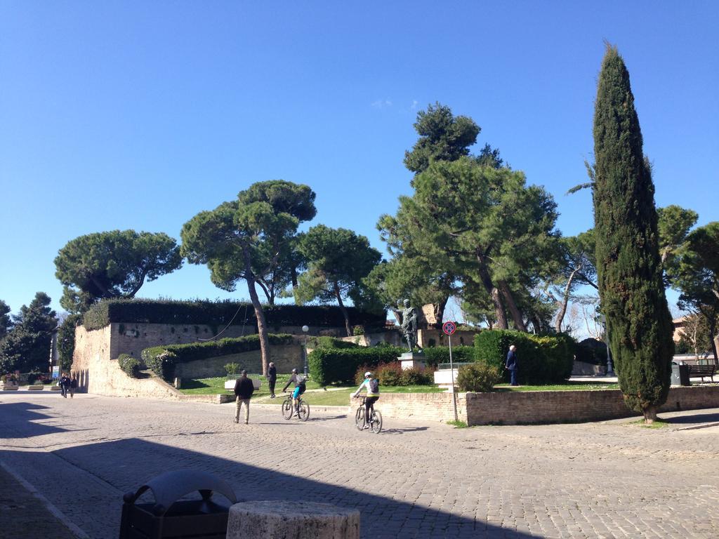 Astoria Hotel Pesaro Bagian luar foto