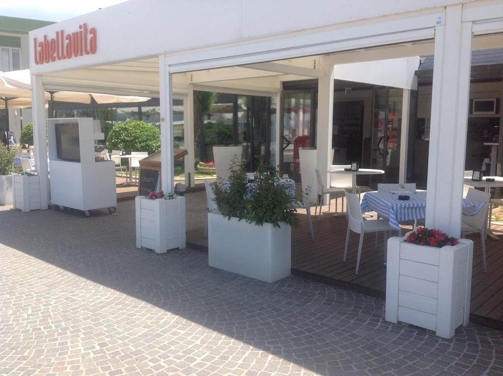 Astoria Hotel Pesaro Bagian luar foto