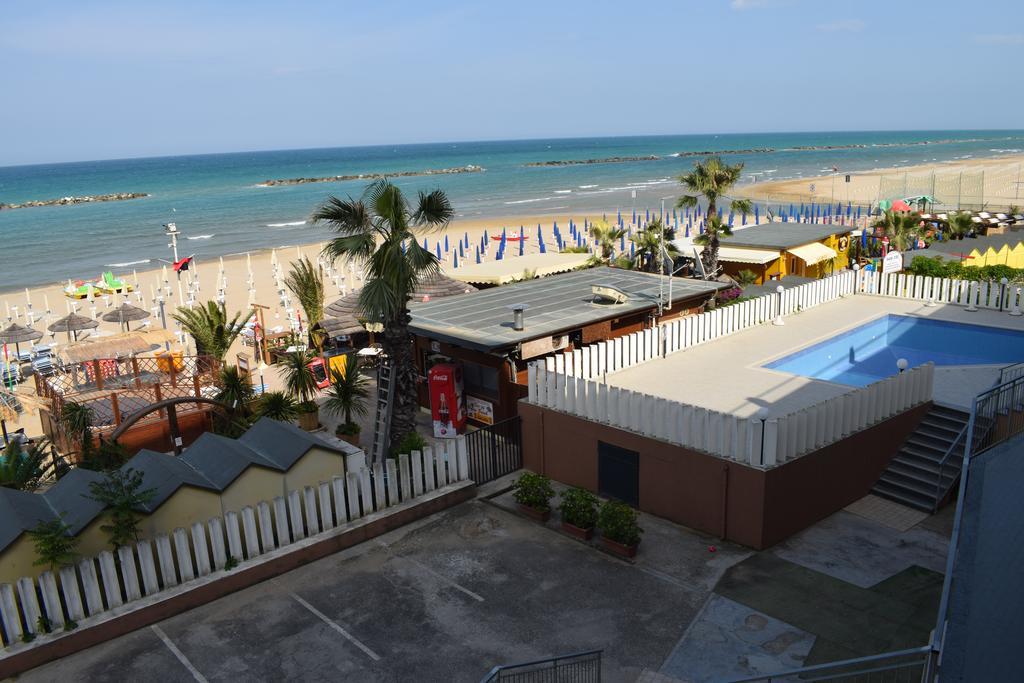 Astoria Hotel Pesaro Bagian luar foto