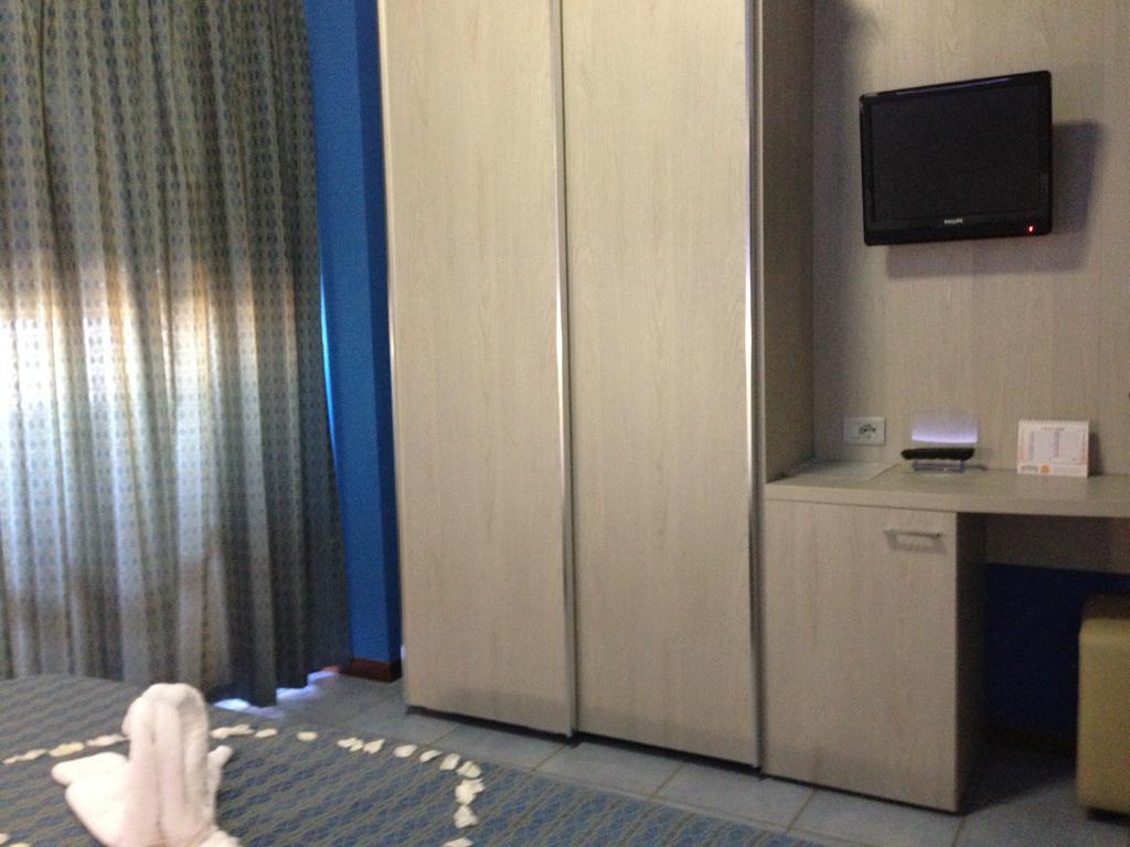 Astoria Hotel Pesaro Bagian luar foto
