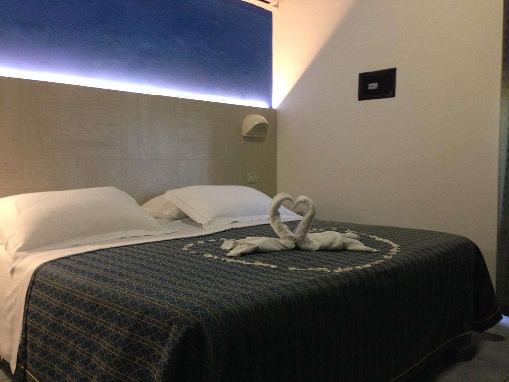 Astoria Hotel Pesaro Bagian luar foto