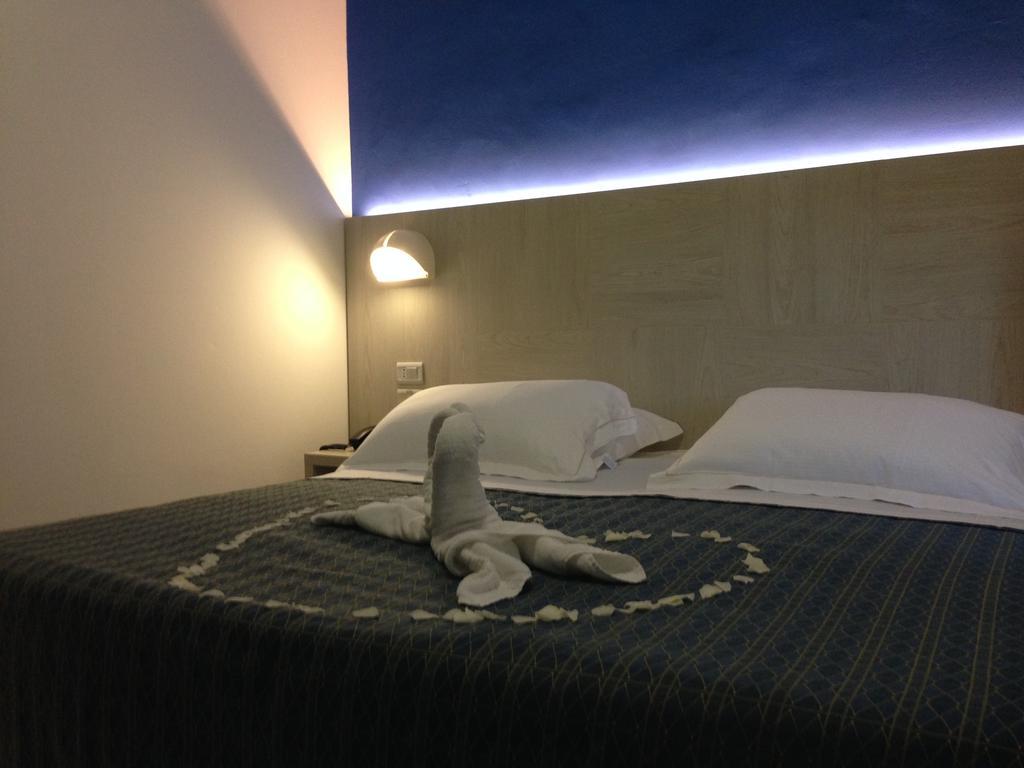 Astoria Hotel Pesaro Bagian luar foto