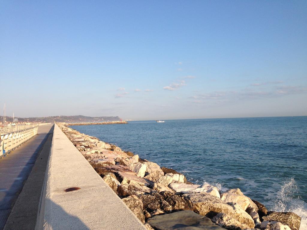 Astoria Hotel Pesaro Bagian luar foto