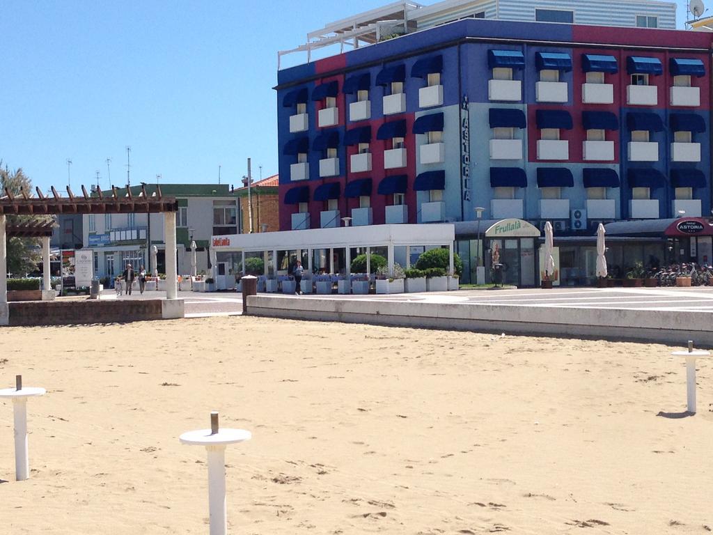 Astoria Hotel Pesaro Bagian luar foto