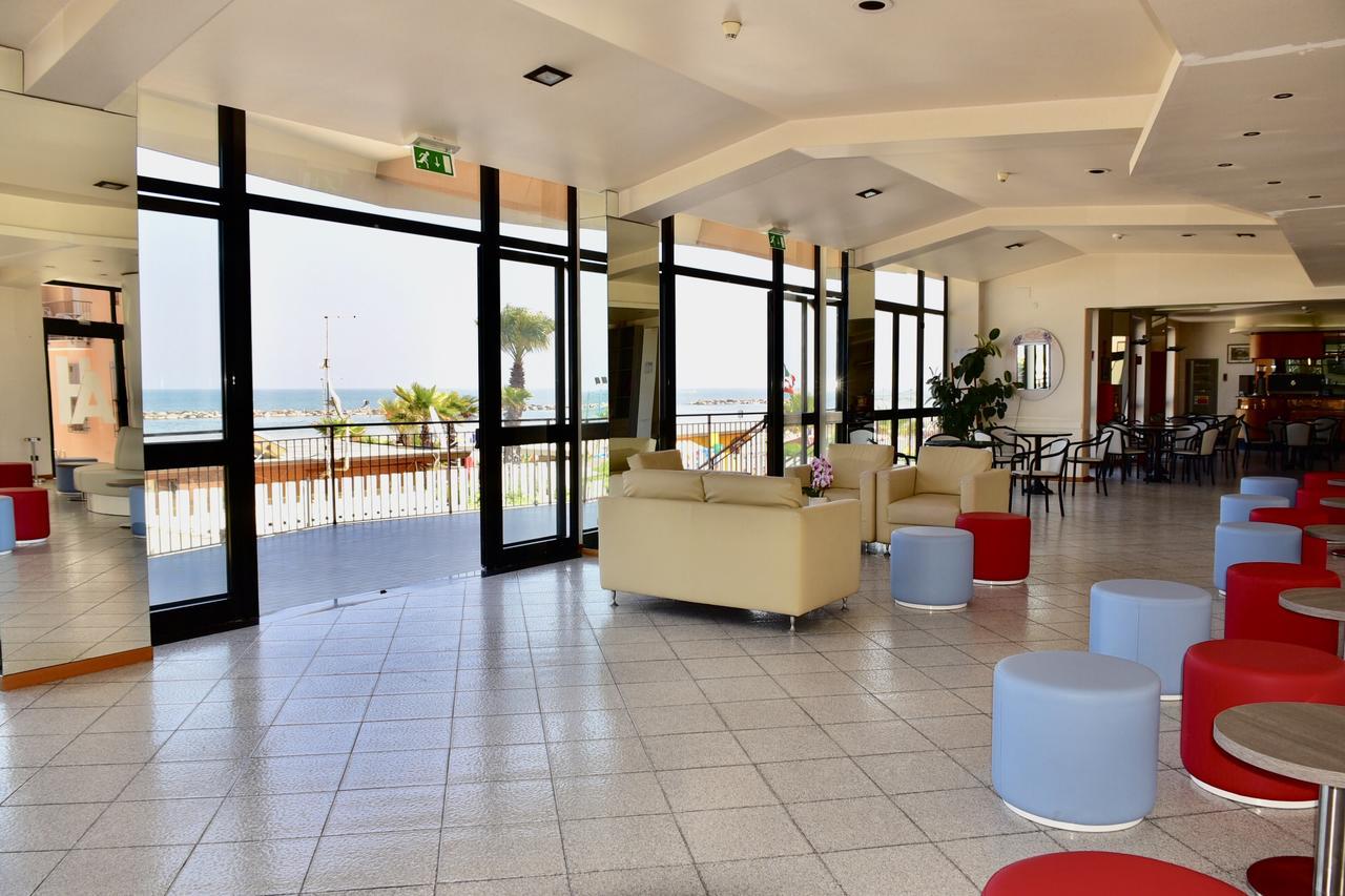 Astoria Hotel Pesaro Bagian luar foto